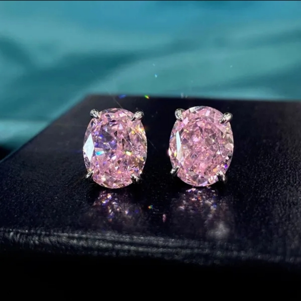 🌻🌻NEW🌻🌻SPARKLING!! PINK Oval Shape Crystal Earrings in 925 Sterling Silver